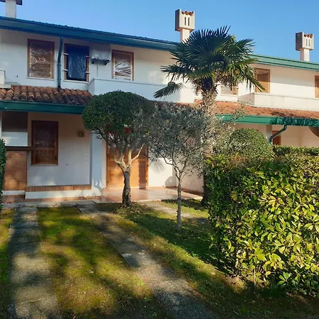 Comfy Flat With Shared Pool Apartment