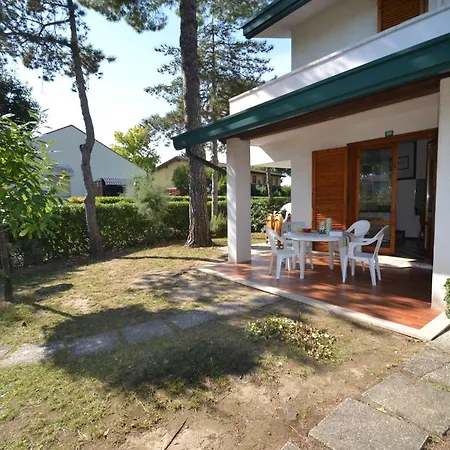 Comfy Flat With Shared Pool *