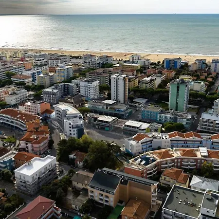 Comfy Flat With Shared Pool Apartment *